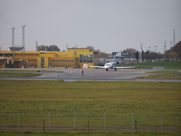 A lone XR activist prevents a private jet taking off with an XR flag. 